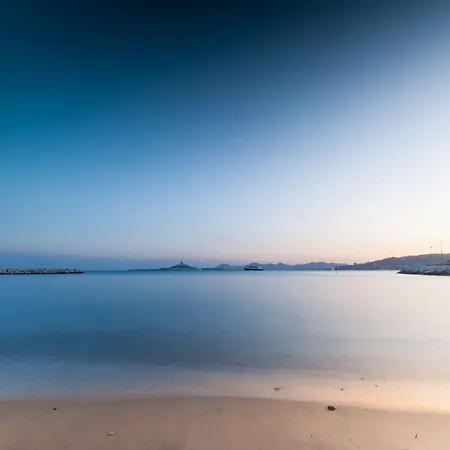 卡普昂蒂布海滩酒店