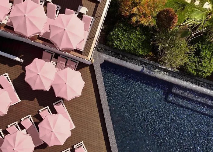 卡普昂蒂布海滩酒店