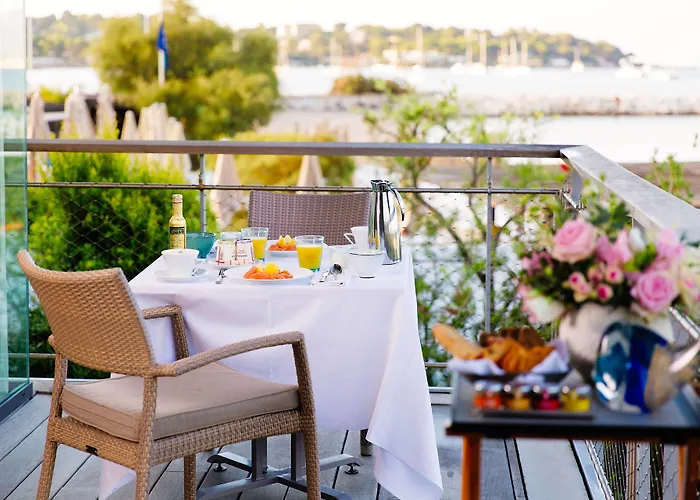 卡普昂蒂布海滩酒店 5*