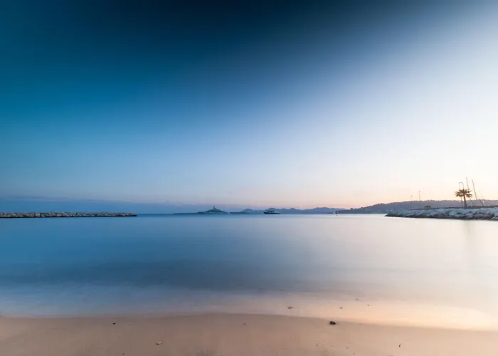 卡普昂蒂布海滩酒店