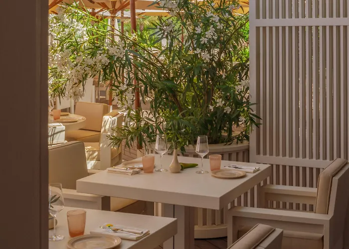 卡普昂蒂布海滩酒店