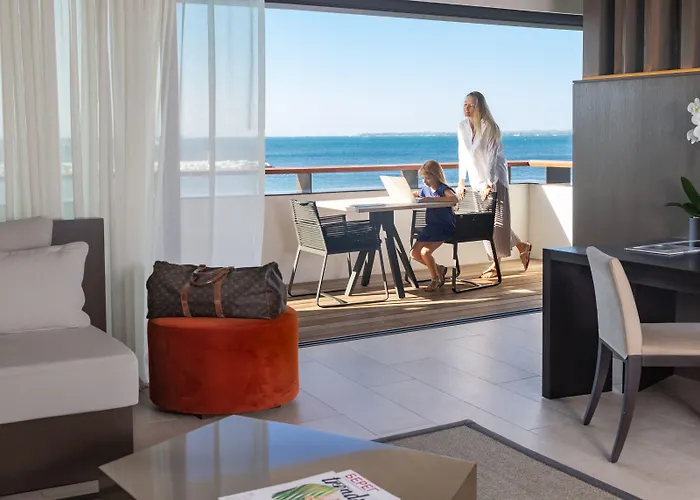 卡普昂蒂布海滩酒店 酒店